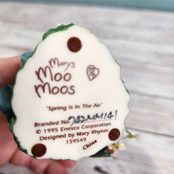Enesco Mary's Moo Moos Spring Is In The Air Figurine NEW - Picture 5 of 8